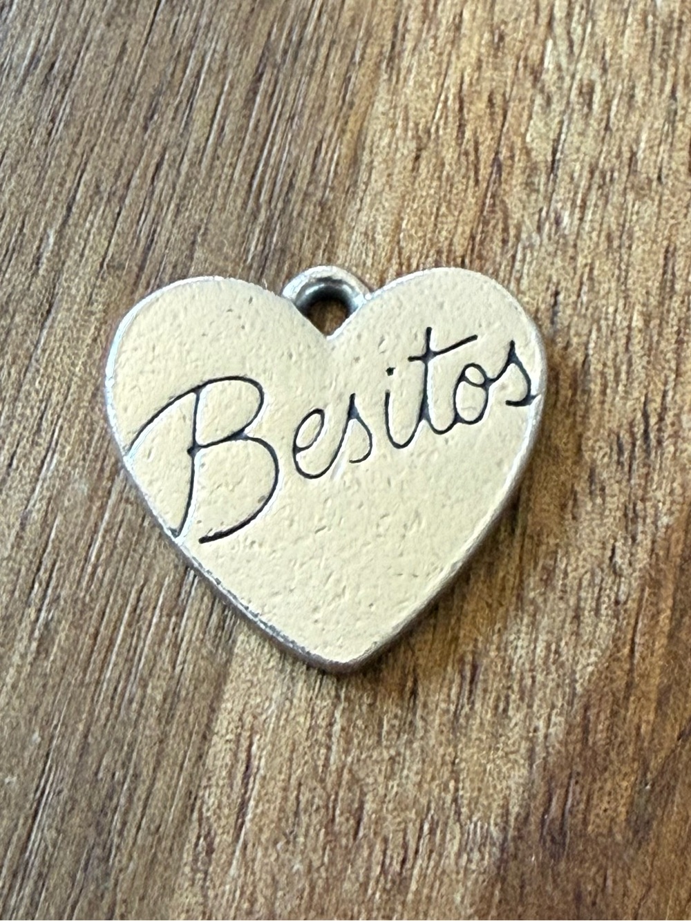 James Avery RETIRED 'Besitos' Charm